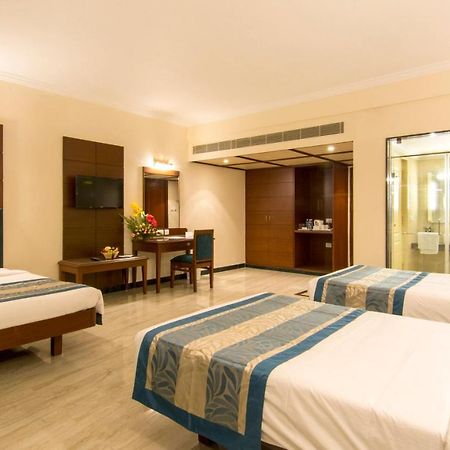Shenbaga Hotel And Convention Centre Pondicherry Exterior photo