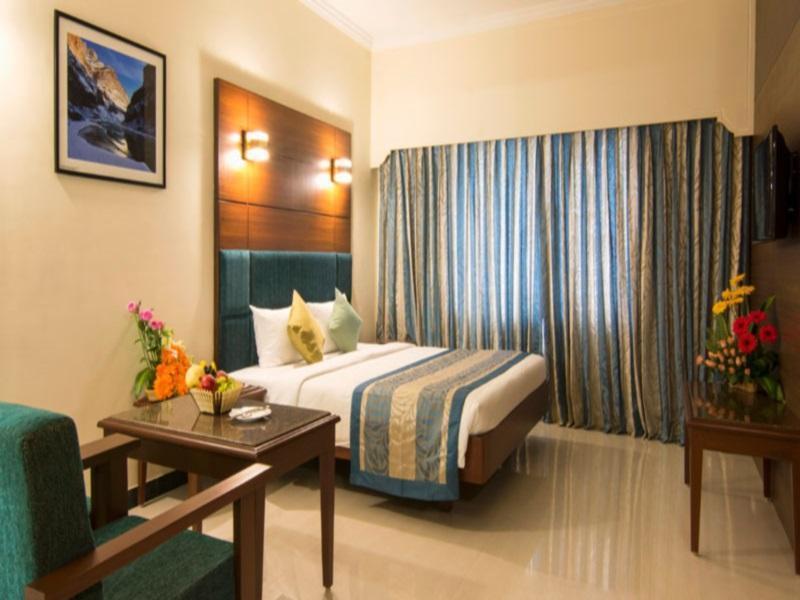 Shenbaga Hotel And Convention Centre Pondicherry Exterior photo